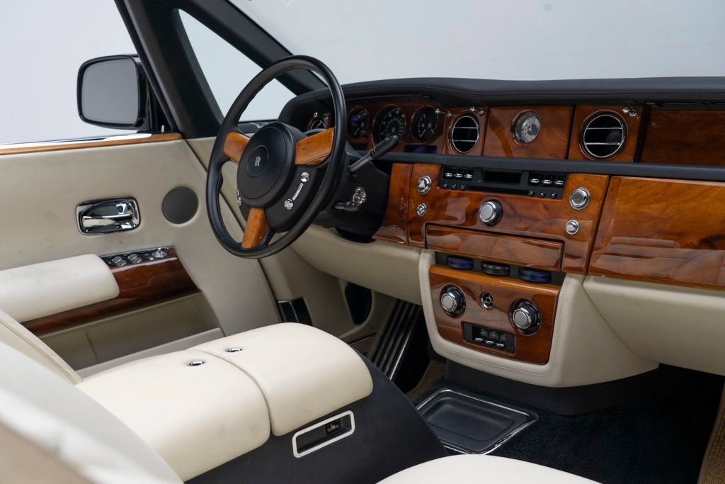 Used 2010 Rolls-Royce Phantom Drophead Coupe RWD image 33