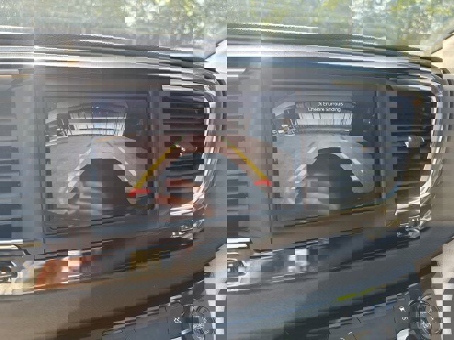 Used 2023 Chrysler Voyager LX image 14