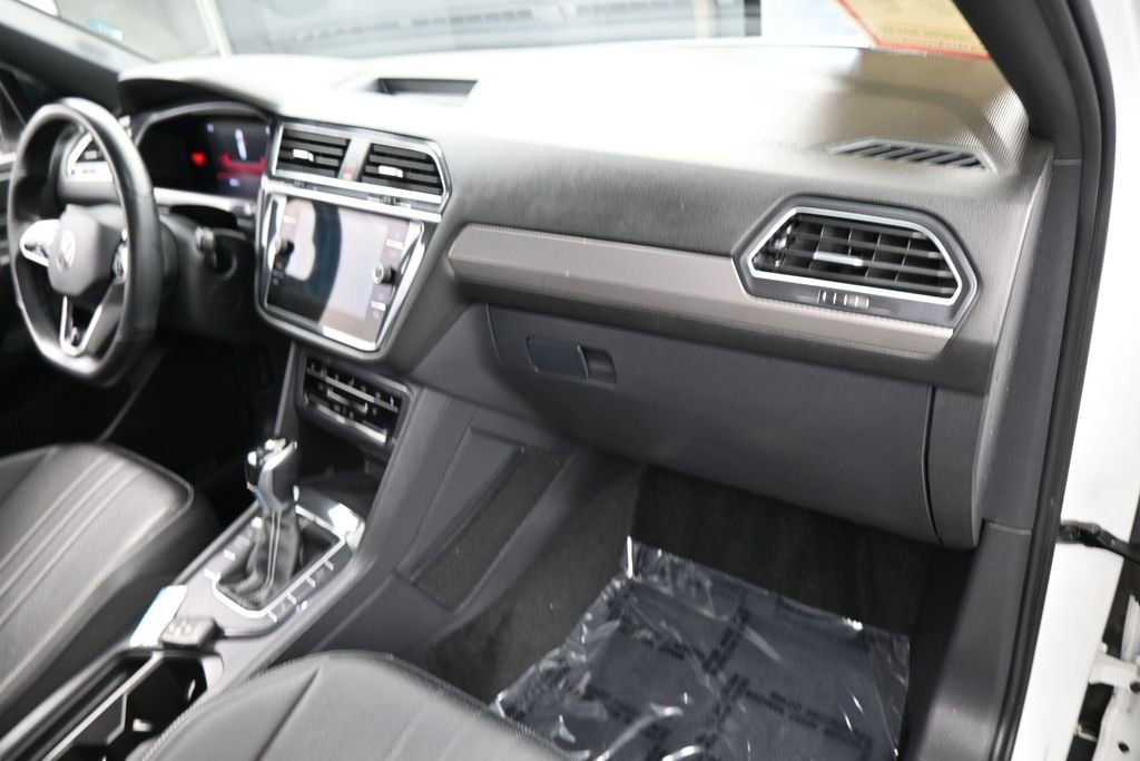 Used 2022 Volkswagen Tiguan SE R-Line image 43