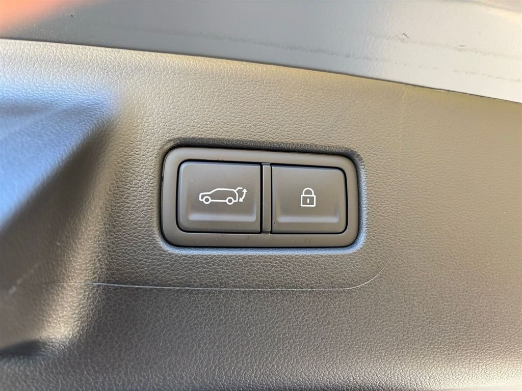 Used 2026 Hyundai Santa Fe SEL FWD image 16