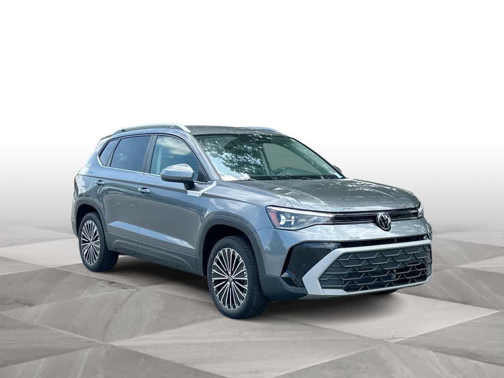 New 2026 Volkswagen Taos SE FWD image 2