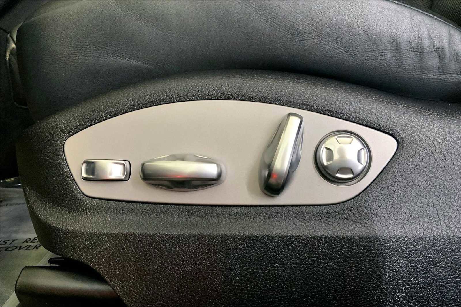 Certified 2024 Porsche Macan image 39