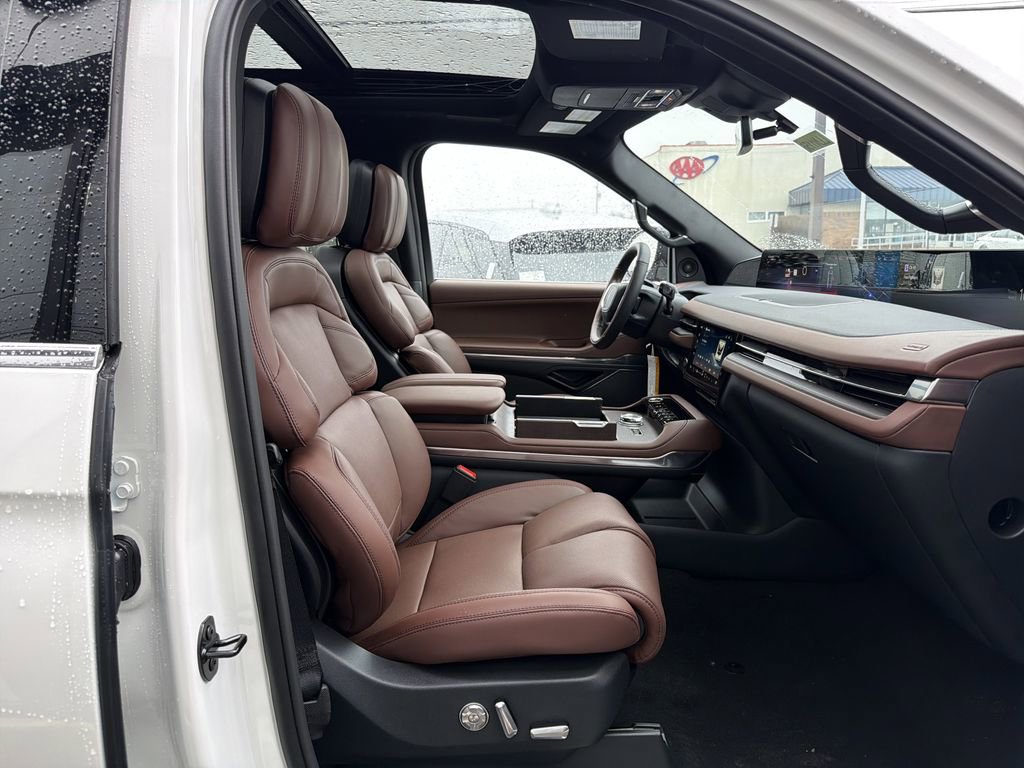 New 2026 Lincoln Navigator L Reserve image 7