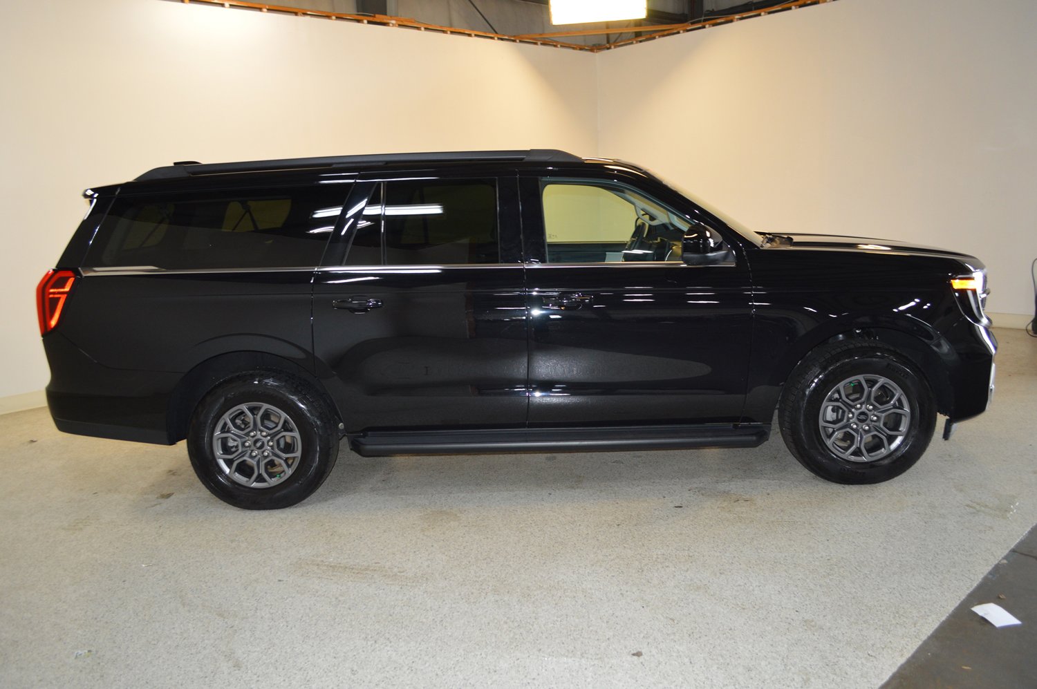 Used 2025 Ford Expedition Max Active image 2