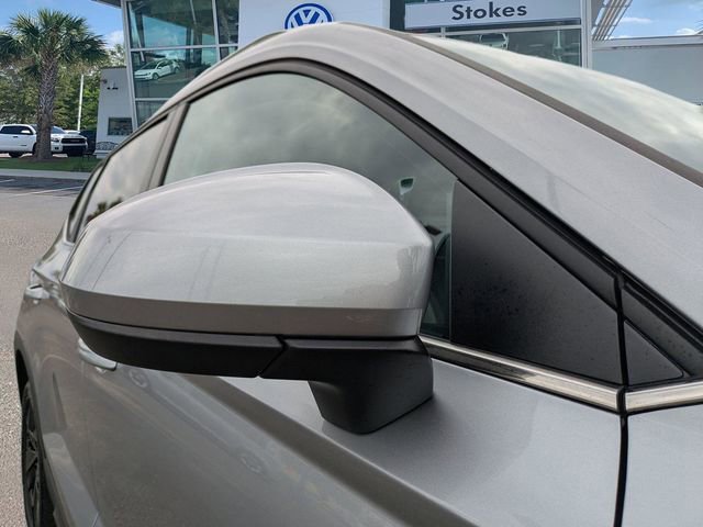 New 2026 Volkswagen Taos SE FWD image 11
