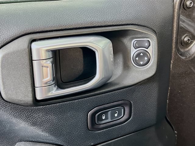 Used 2019 Jeep Wrangler Unlimited Sahara w/ Dual Top Group AWD/4WD image 9