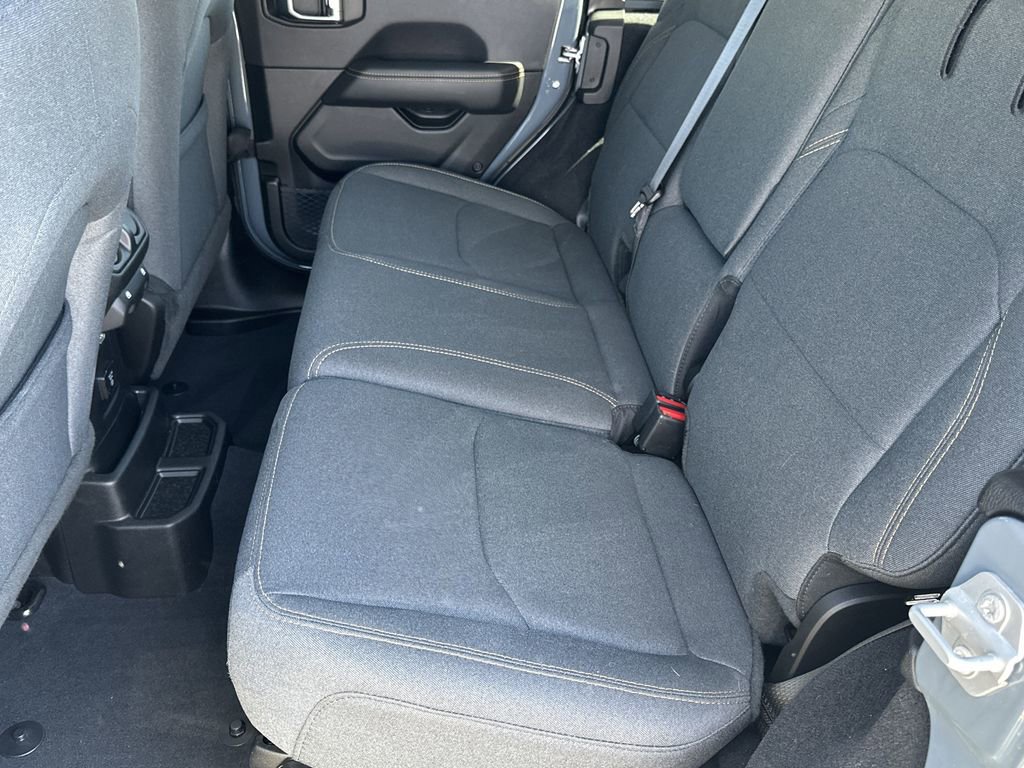 Certified 2025 Jeep Wrangler Unlimited Sahara w/ Safety Group AWD/4WD image 15