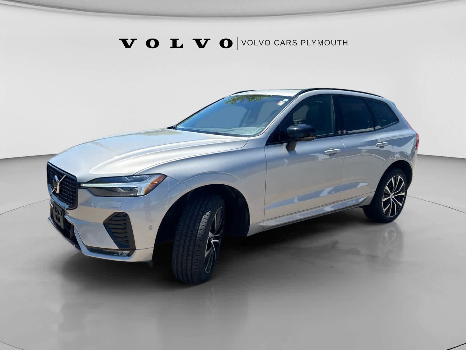 Used 2025 Volvo XC60 B5 Plus AWD/4WD image 3