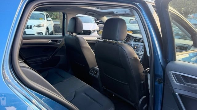 Used 2017 Volkswagen Golf Wolfsburg Edition FWD image 6