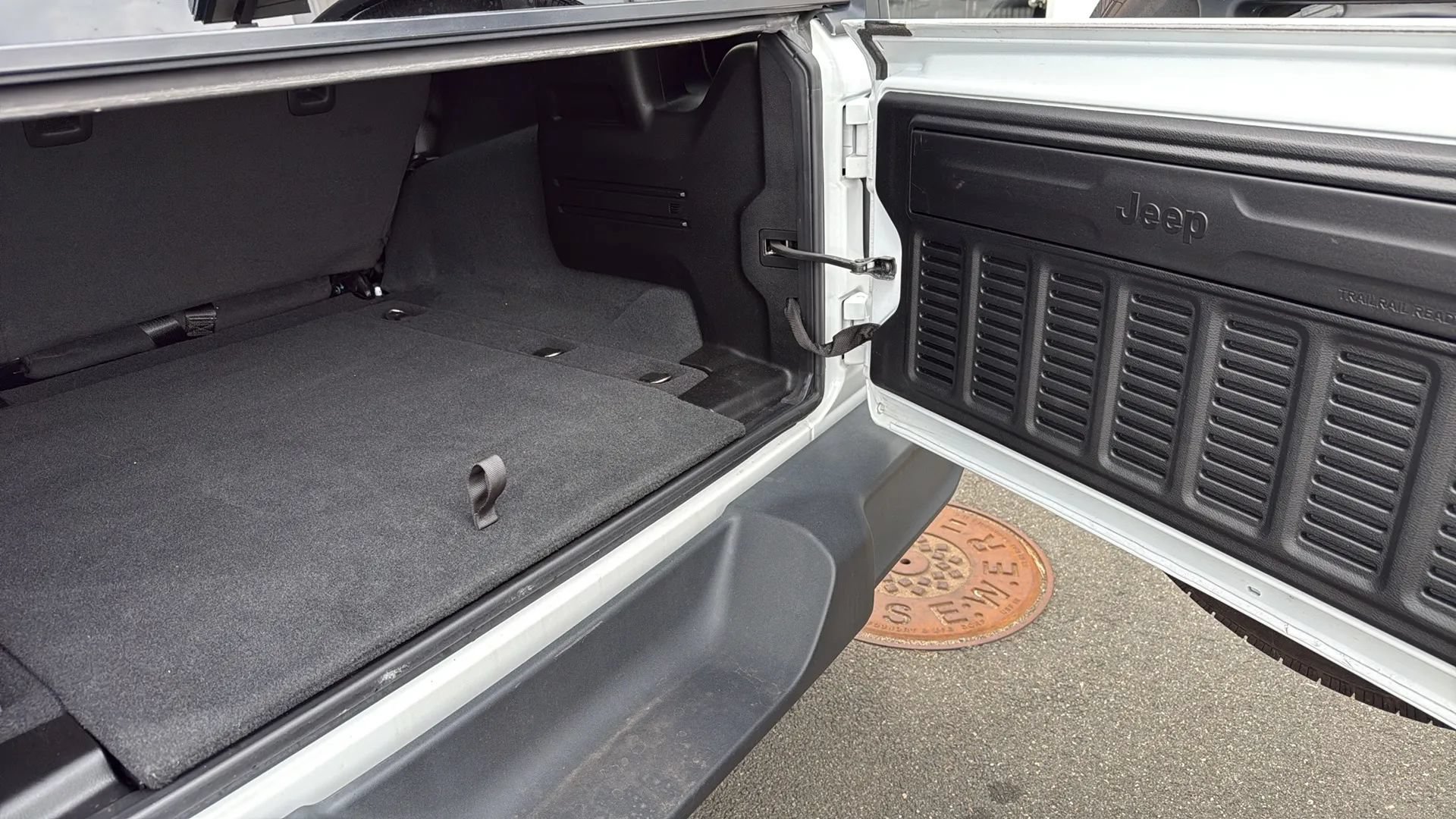Used 2022 Jeep Wrangler Unlimited Sport AWD/4WD image 34