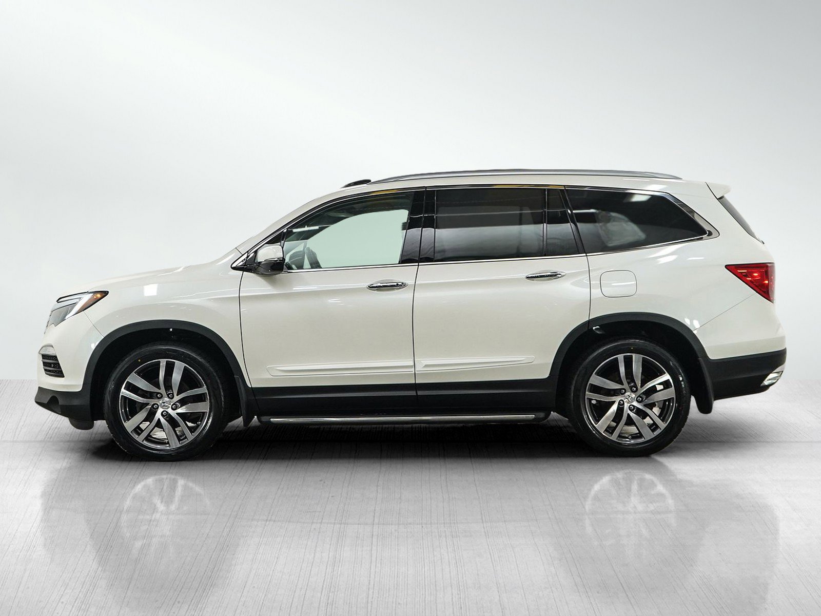 Used 2017 Honda Pilot Touring image 2