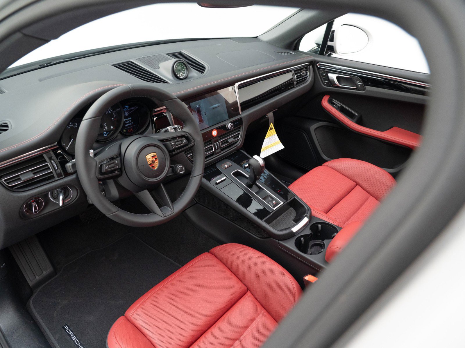 New 2026 Porsche Macan image 4