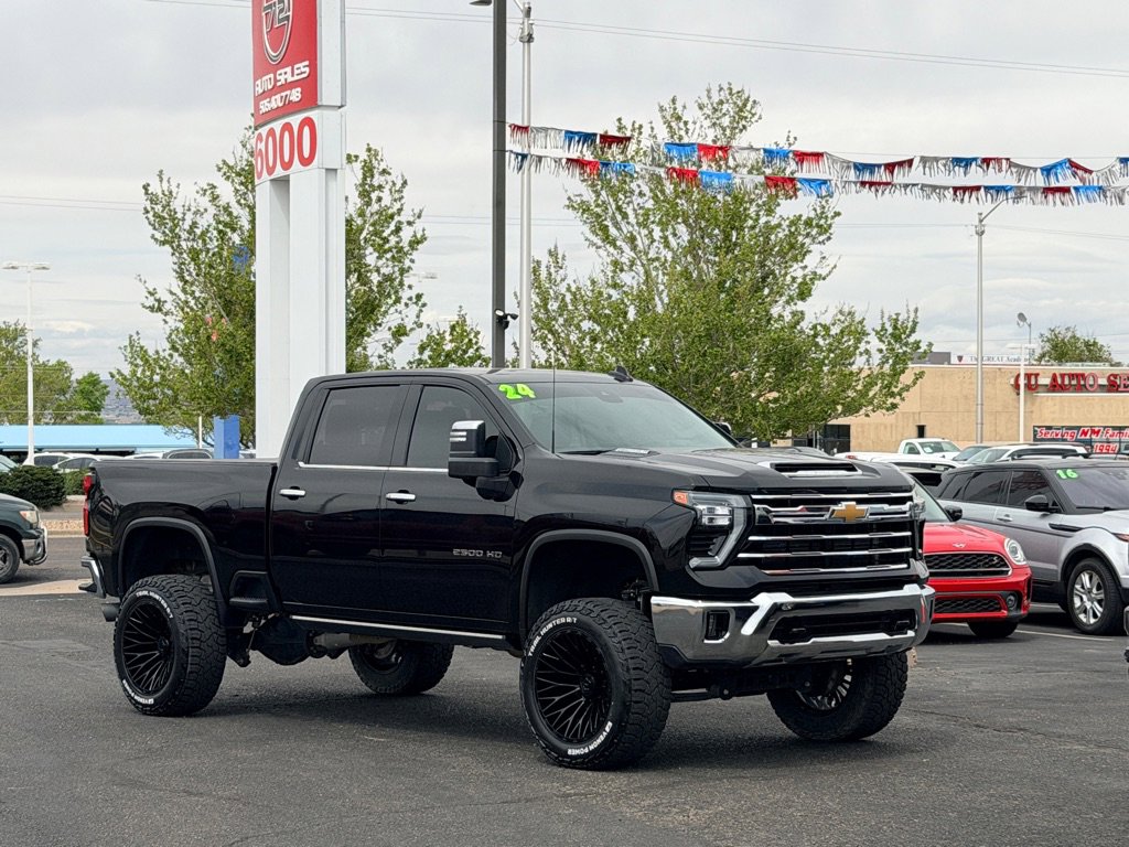 Used 2024 Chevrolet Silverado 2500 LTZ AWD/4WD image 4