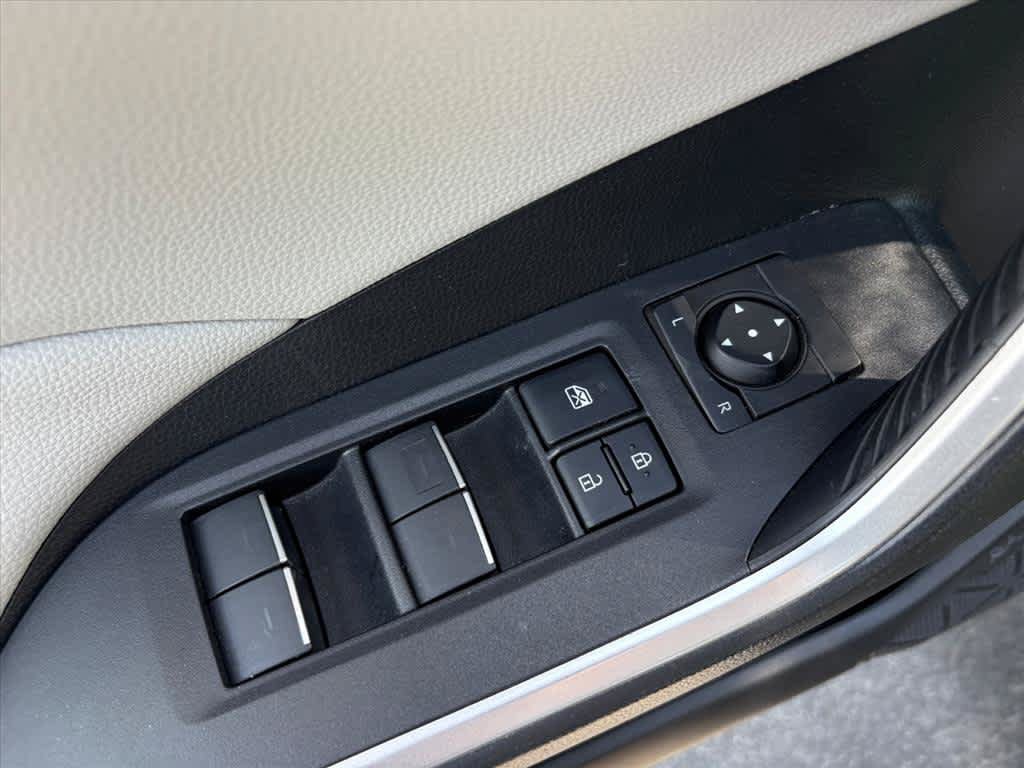 Used 2022 Toyota RAV4 XLE AWD/4WD image 22
