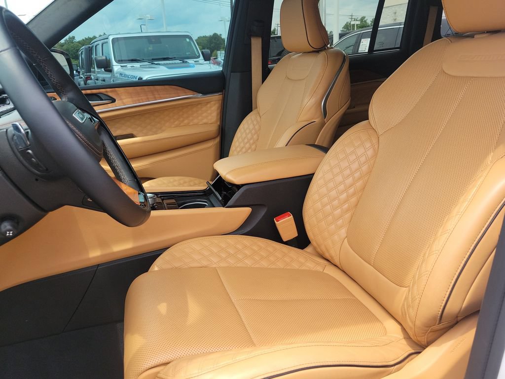 Used 2022 Jeep Grand Cherokee Summit AWD/4WD image 17