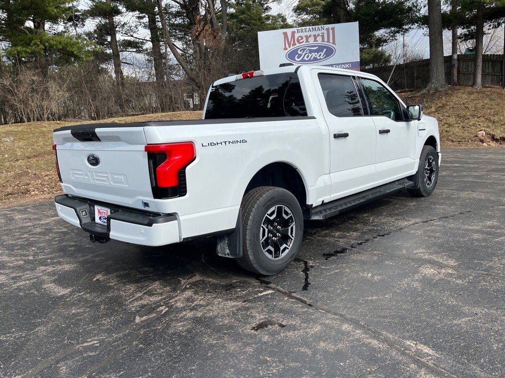Used 2022 Ford F150 Lightning XLT image 6