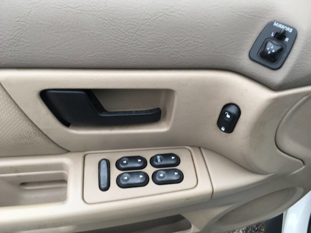 Used 2004 Ford Taurus SES image 25