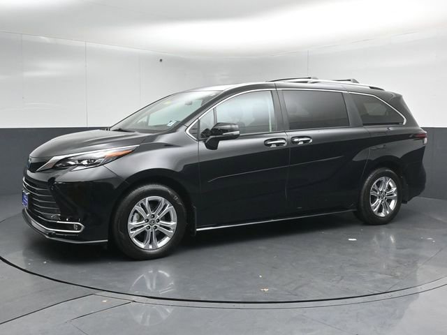 Used 2024 Toyota Sienna Platinum AWD/4WD image 4