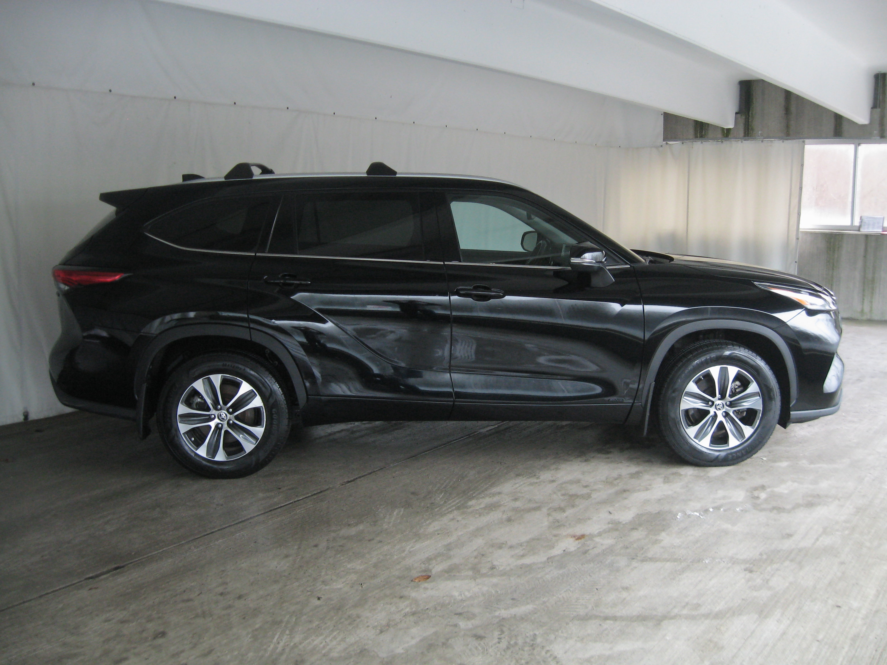 Used 2022 Toyota Highlander XLE image 6