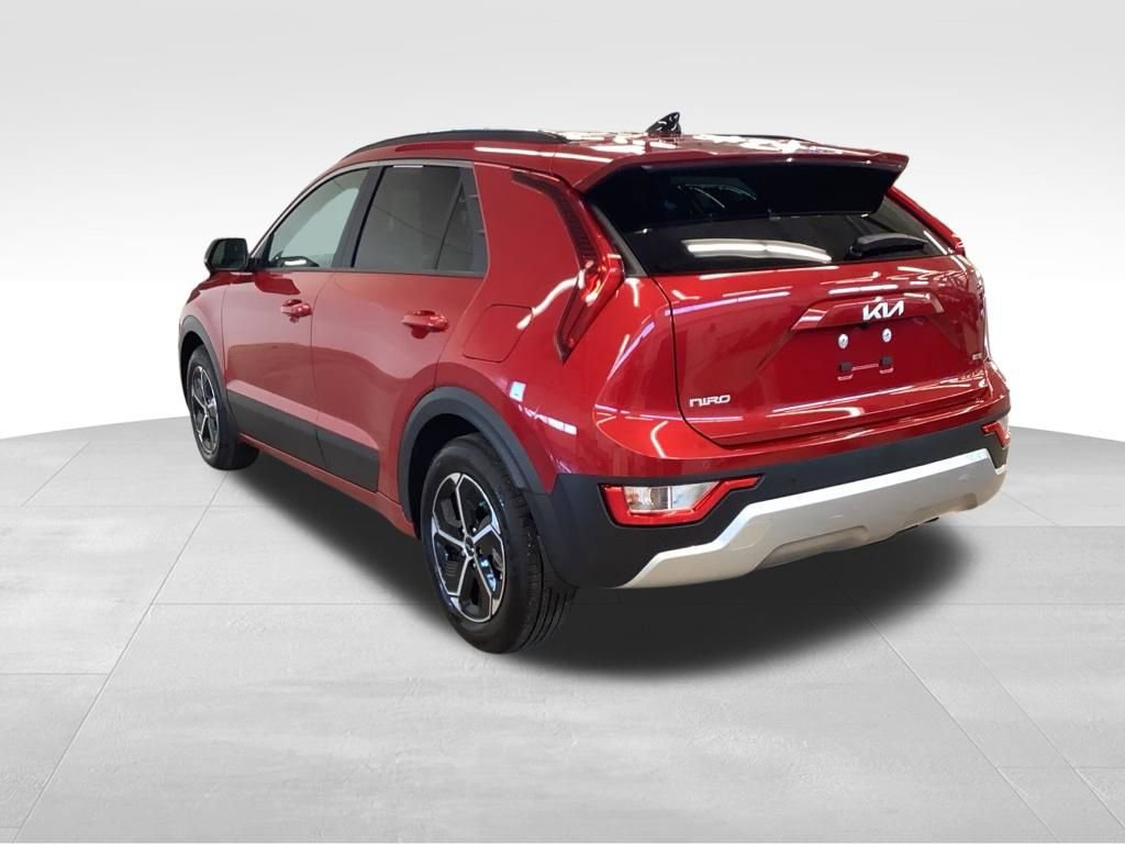 Certified 2025 Kia Niro EX image 4