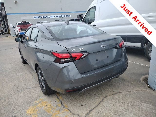 Used 2025 Nissan Versa SV FWD image 11