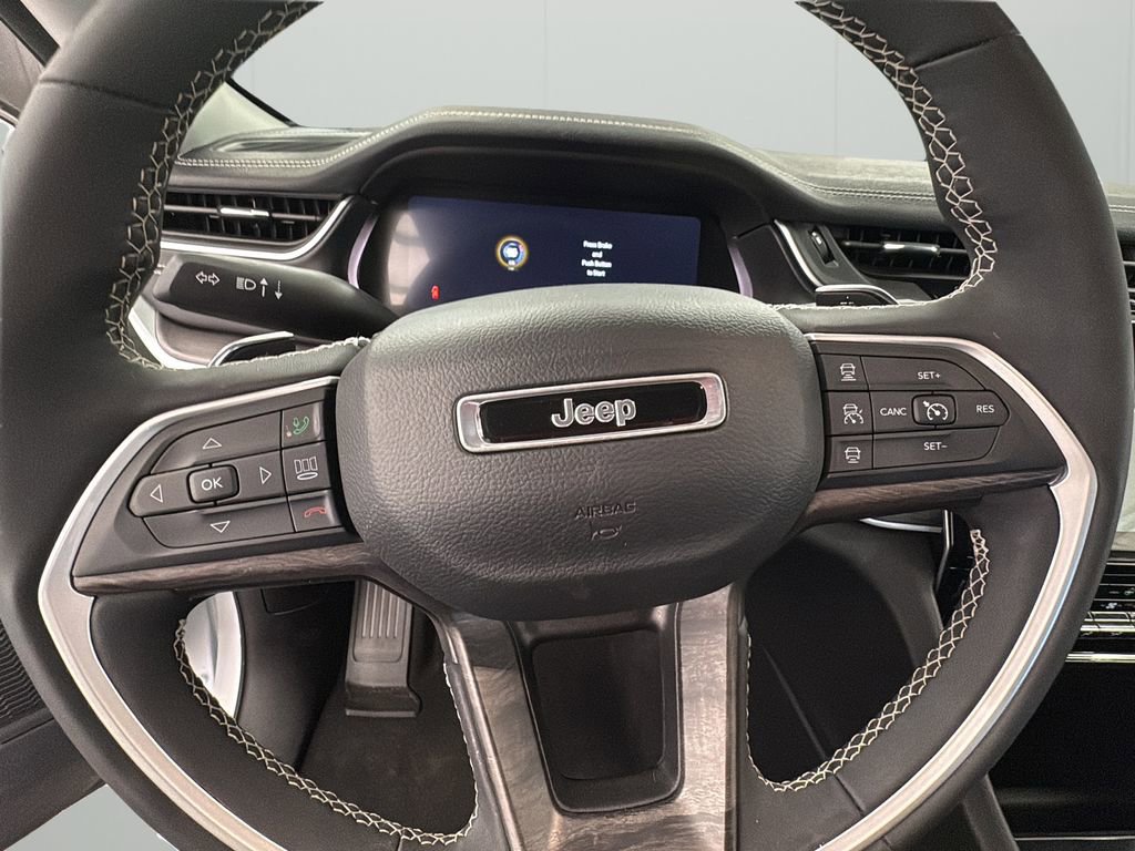 Used 2023 Jeep Grand Cherokee Limited image 11