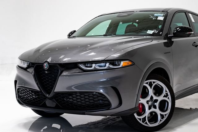 Used 2024 Alfa Romeo Tonale Veloce w/ Active Assist Package AWD/4WD image 2