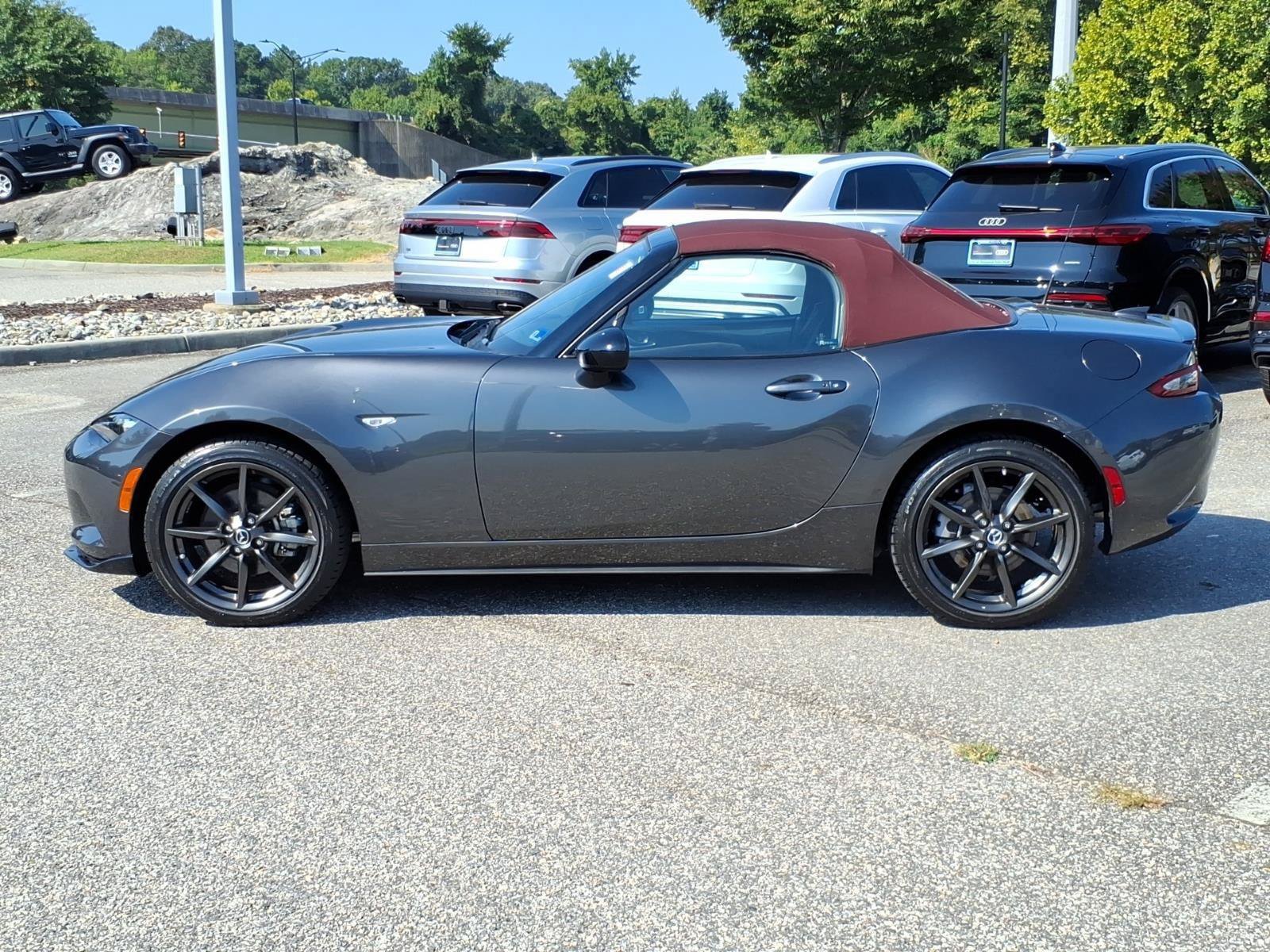 Used 2018 MAZDA MX-5 Miata Club RWD image 3