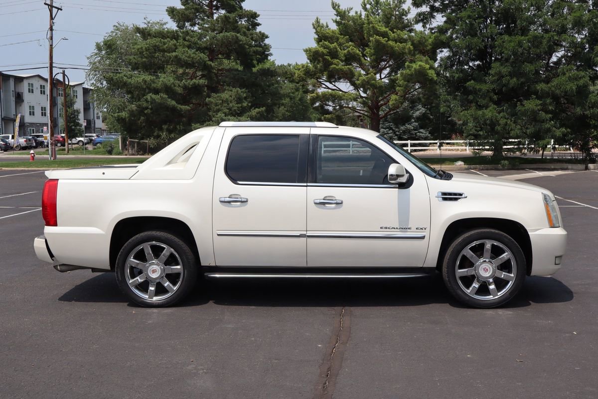 Used 2012 Cadillac Escalade EXT Luxury image 3
