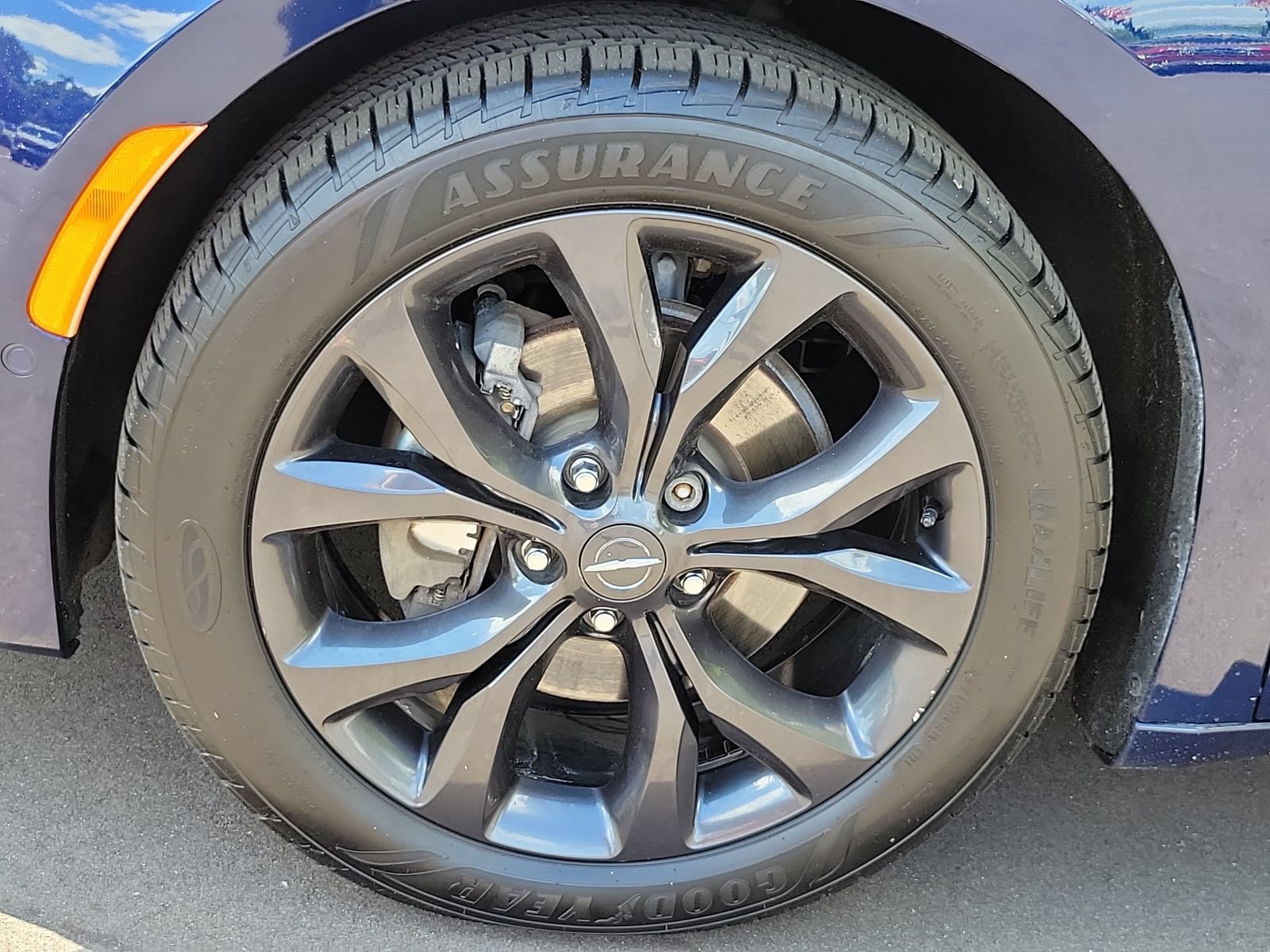 Used 2018 Chrysler Pacifica Touring-L Plus w/ Advanced Safetytec Group FWD image 6