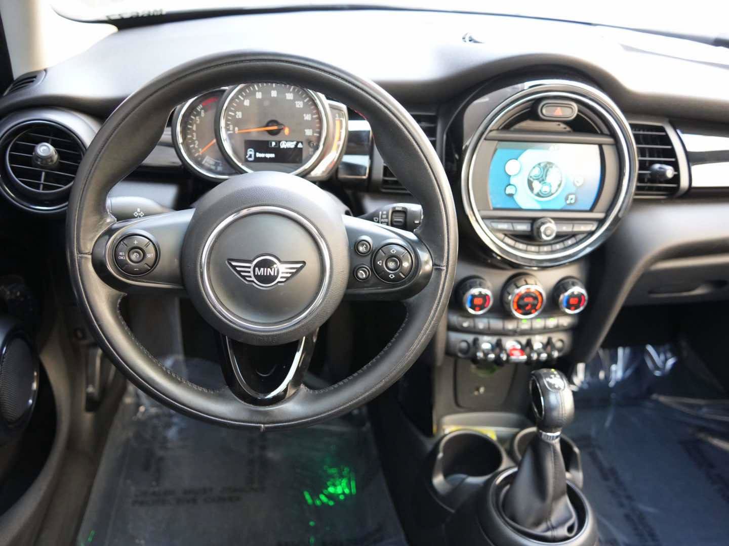 Used 2019 MINI Cooper 4-Door Hardtop FWD image 8
