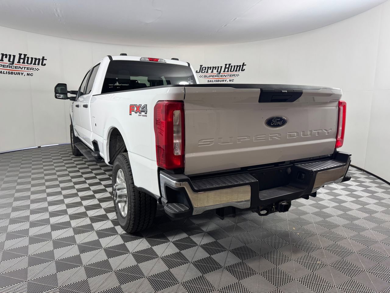 Used 2024 Ford F350 XLT w/ FX4 Off-Road Package image 9