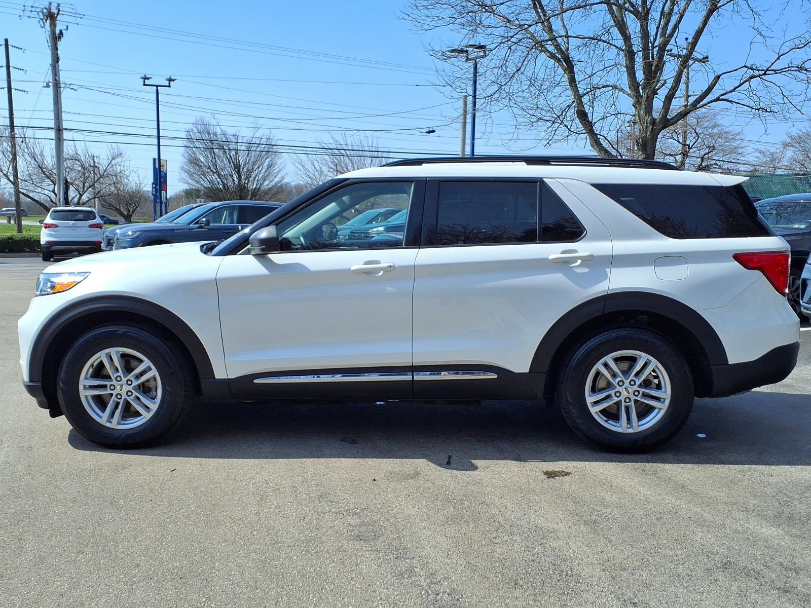 Certified 2022 Ford Explorer XLT w/ Equipment Group 202A image 7