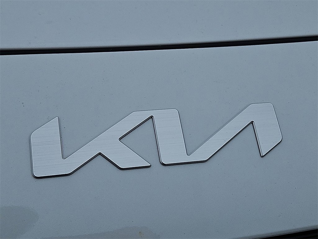 New 2025 Kia Niro SX Touring image 12