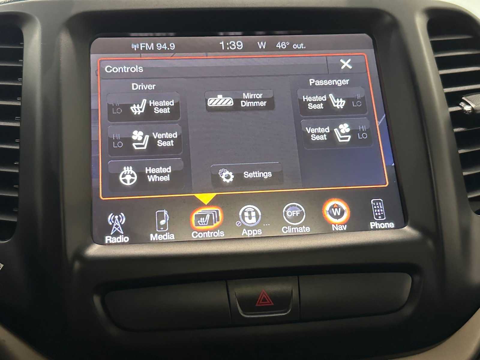 Used 2015 Jeep Cherokee Limited w/ Luxury Group AWD/4WD image 15