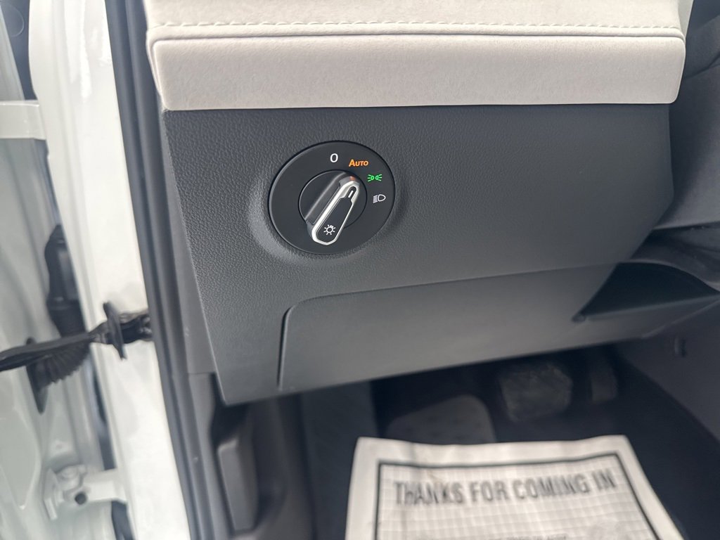 Certified 2025 Volkswagen Taos SE image 13