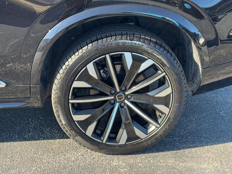 Used 2025 Volvo XC90 B6 Plus image 8