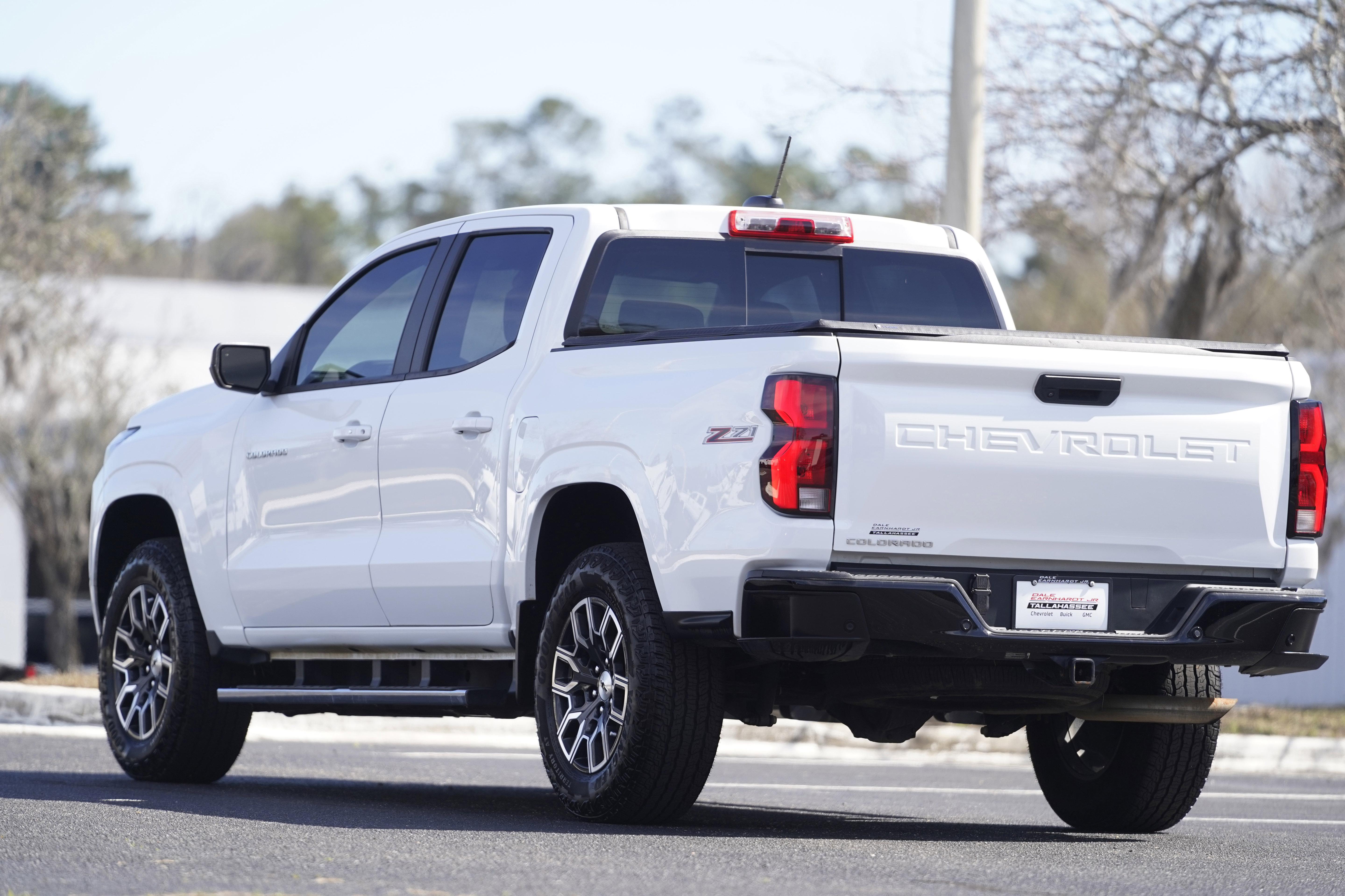 Used 2024 Chevrolet Colorado Z71 w/ Safety Package image 3