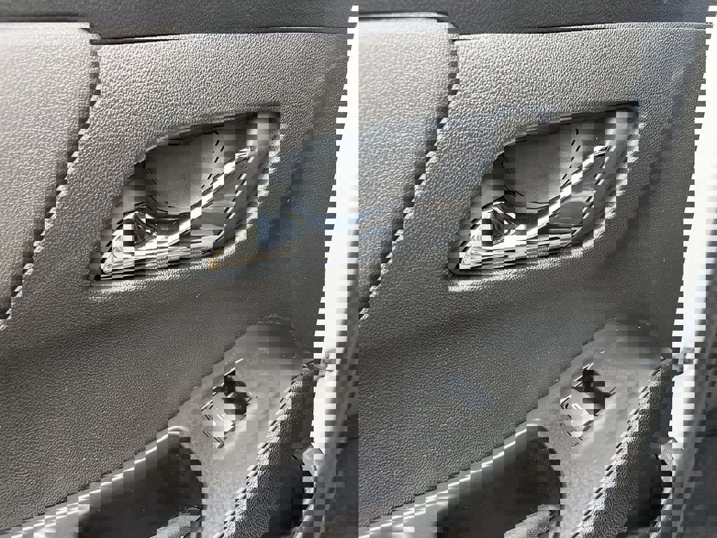 Used 2023 Chevrolet Traverse RS image 52