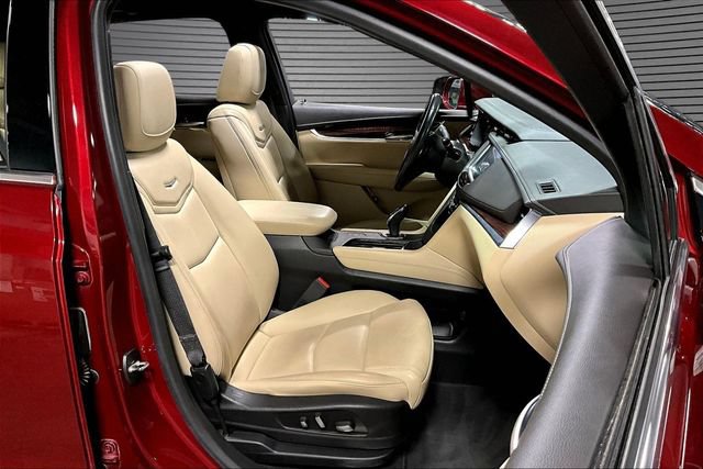 Used 2018 Cadillac XT5 Luxury w/ Driver Awareness Package AWD/4WD image 29