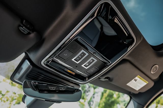 New 2026 Land Rover Range Rover Velar S AWD/4WD image 31