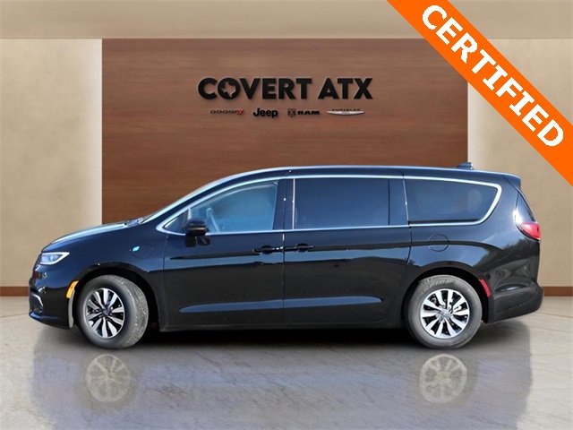 Used 2024 Chrysler Pacifica Select image 2