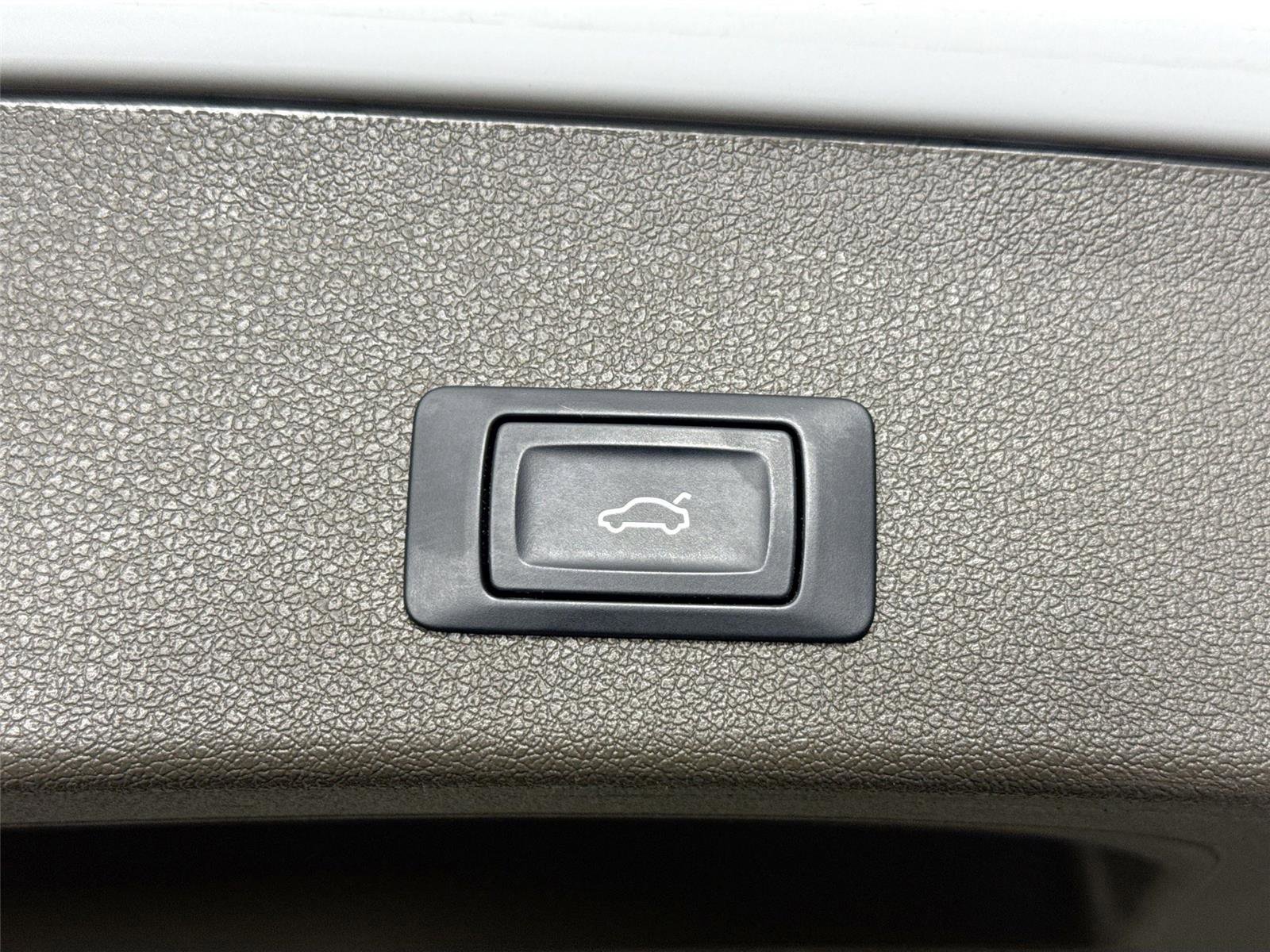 Used 2016 Audi Q5 2.0T Premium image 38