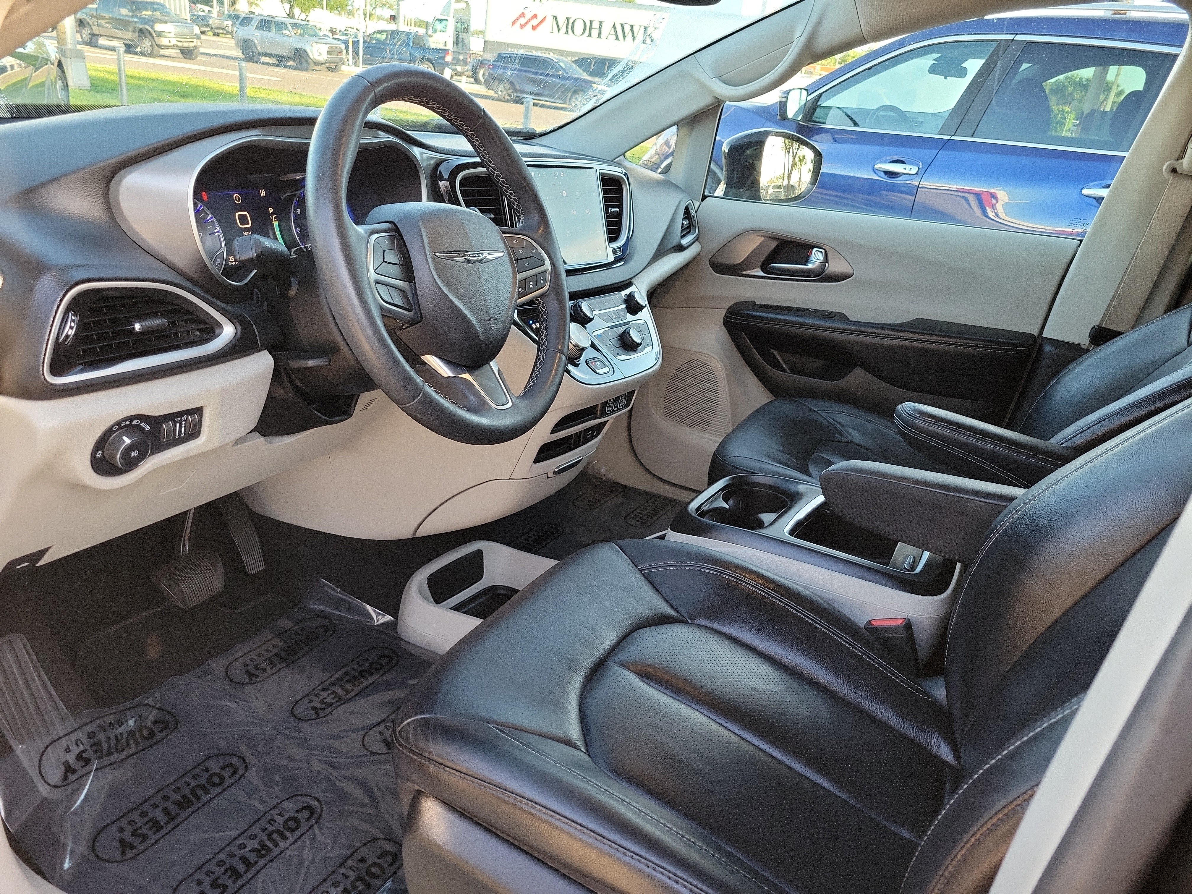 Used 2022 Chrysler Pacifica Touring-L FWD image 18