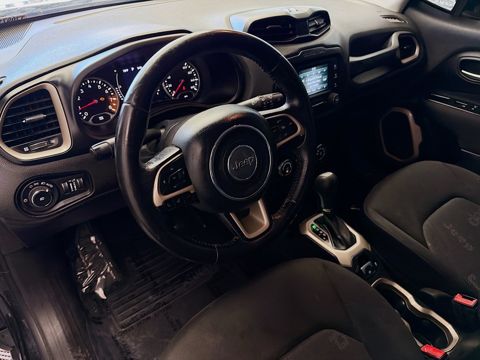 Used 2016 Jeep Renegade Latitude FWD image 7