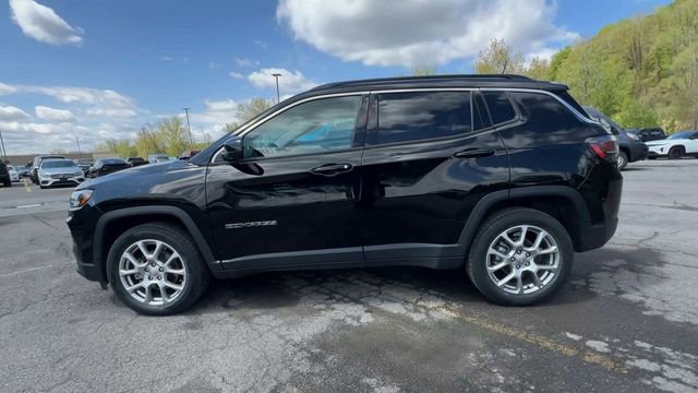 Used 2022 Jeep Compass Latitude w/ Sun and Sound Group AWD/4WD image 5