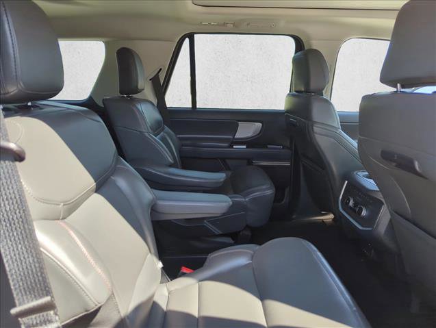 Used 2025 Ford Expedition Active image 22