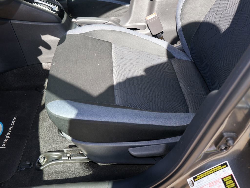 Used 2025 Nissan Versa SV image 12