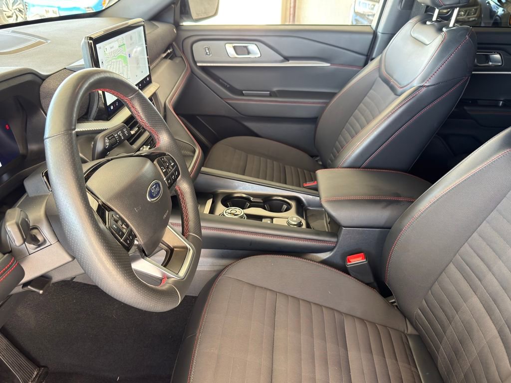 Used 2025 Ford Explorer ST-Line w/ ST-Line Street Pack image 13