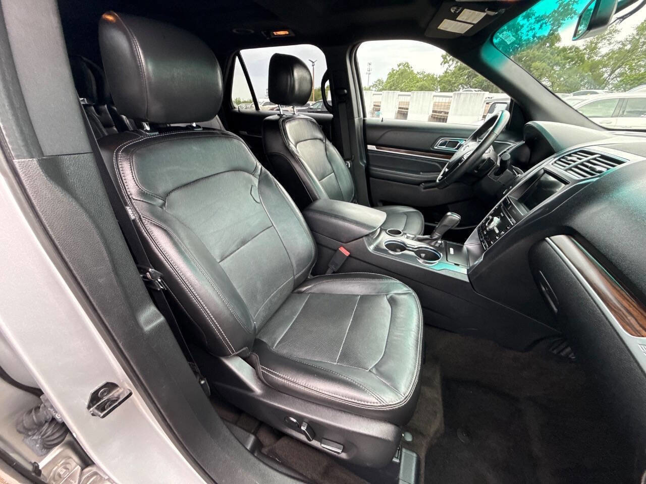 Used 2017 Ford Explorer Limited FWD image 49